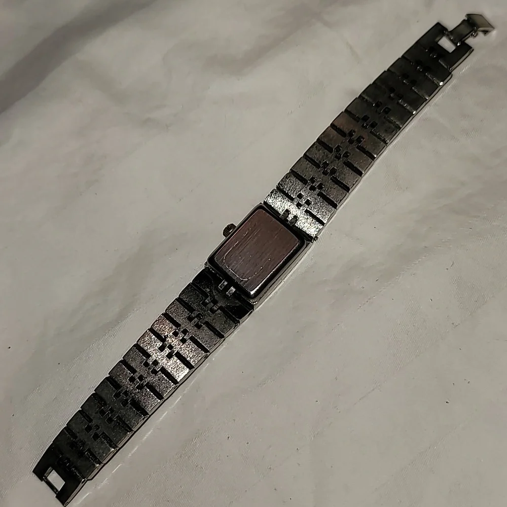 Vintage Cyrano‎ Silver & Gold Tone Leaf Pattern Manual Mechanical Wind-Up Watch